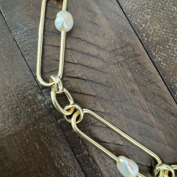EUC Kendra Scott Lindsay Gold Tone Paperclip Chain Necklace White Pearl 20" - Picture 2 of 4